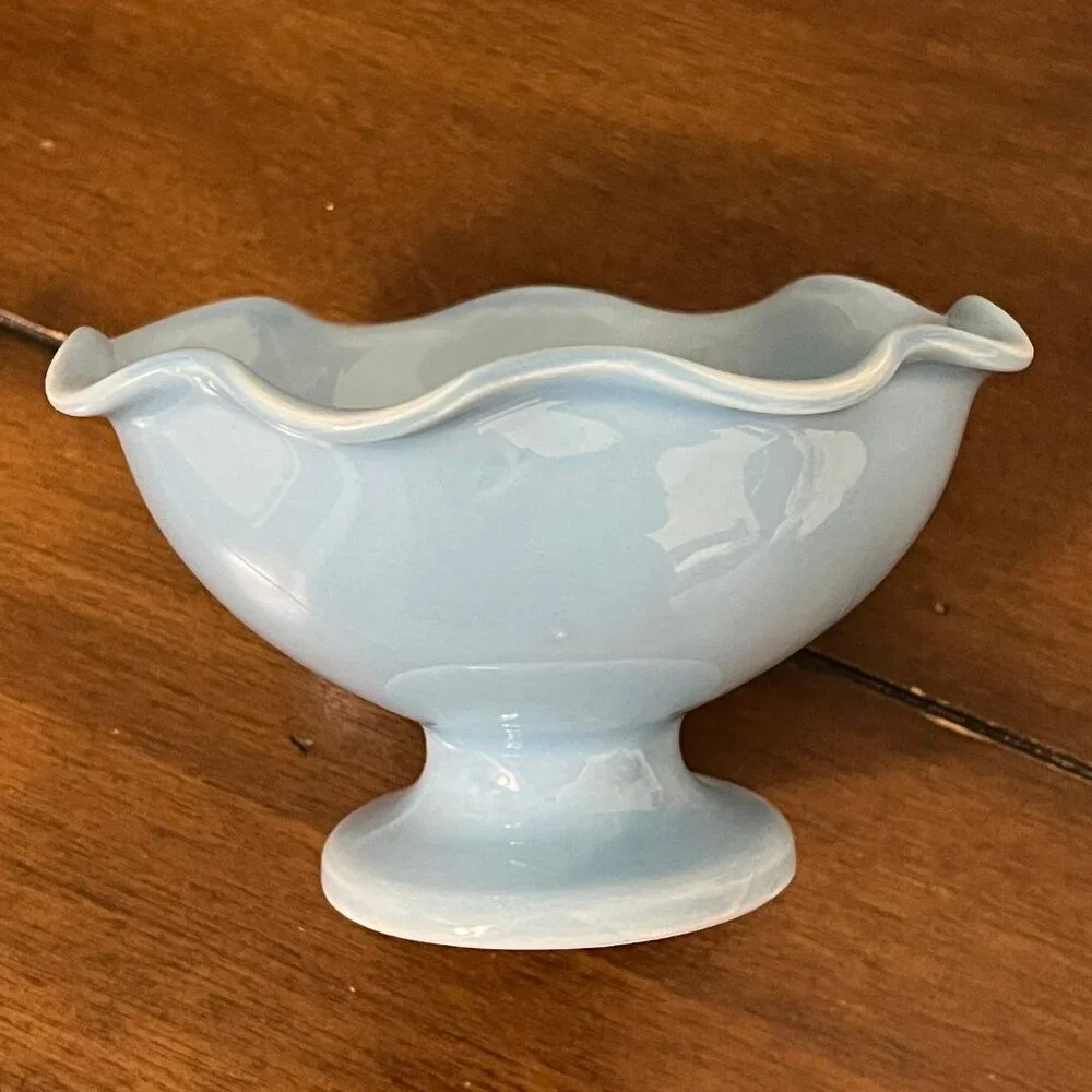 Williams Sonoma Set of 4 Scallop Edge Bowls On Pedestal NEW